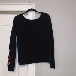 Knitted shirt with detailed sleeves